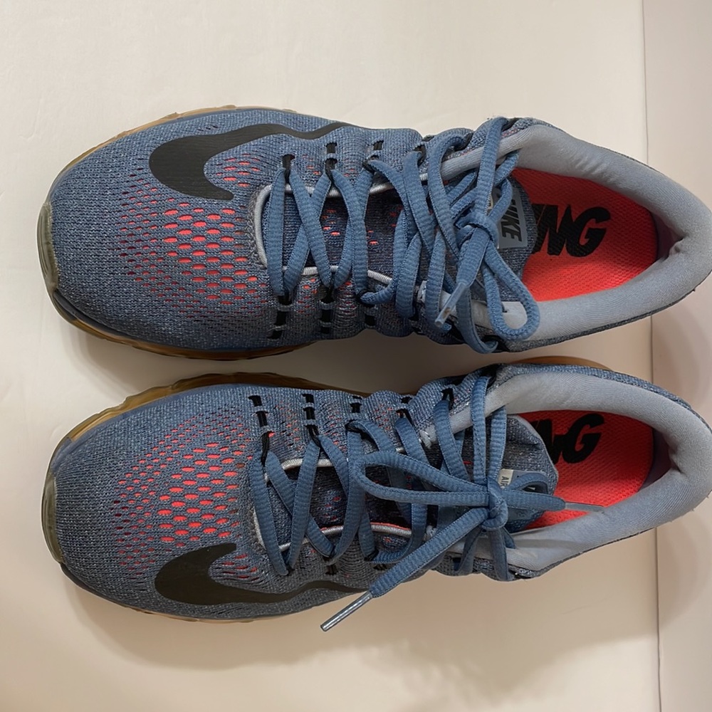 Nike - Picture 2 of 4